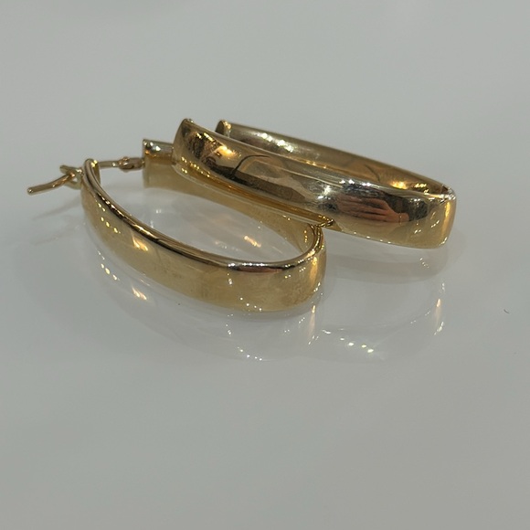 14Kt gold J. David earrings - Picture 7 of 7